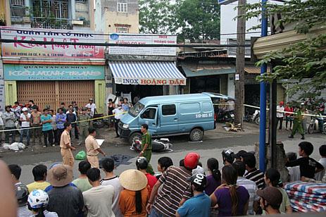 TP.HCM Tránh cửa ô tô mở đột ngột, một phụ nữ tử vong