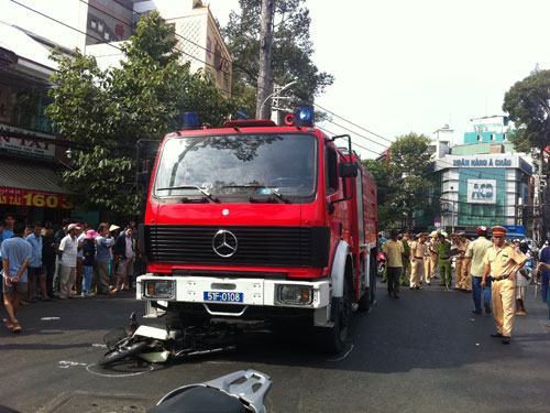 TPHCM: Xe cứu hỏa cán chết người