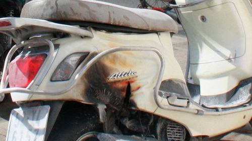 TP.HCM: Xe máy bốc cháy ngay ngã tư