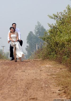 Trả nợ… chồng