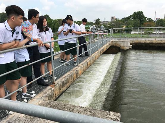 Phụ huynh cùng trải nghiệm với học sinh