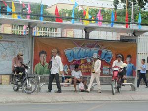 Trạm dừng – nhà chờ xe buýt: Những điều trông thấy…