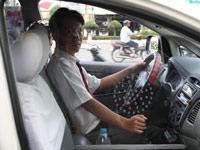 Trang bị tấm ngăn bảo vệ tài xế taxi