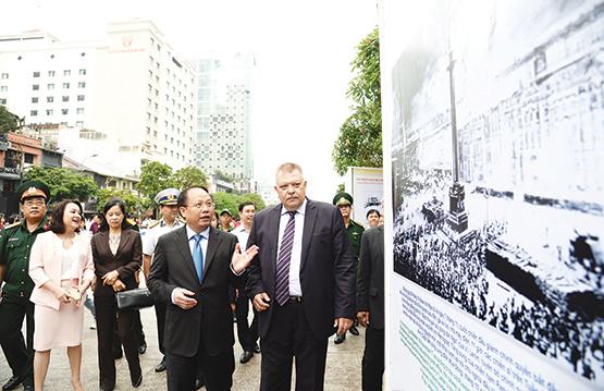 TP.HCM long trọng kỷ niệm 100 năm Cách mạng tháng Mười Nga