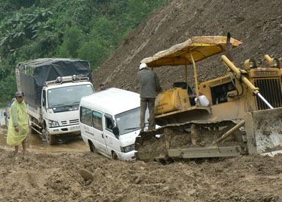 Tranh thủ kiếm tiền nơi tắc đường