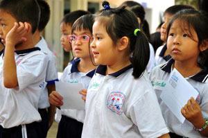 Trao 123 suất học bổng cho học sinh nghèo