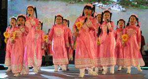 Trao 132 giải thưởng cho chương trình “40 năm bài ca thống nhất”