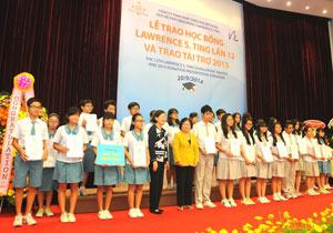 Trao gần 500 suất học bổng Lawrence S.Ting