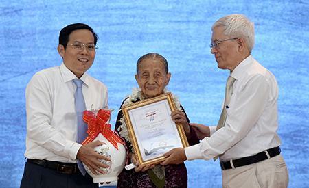 “Tiếp nối truyền thống tôn sư trọng đạo”