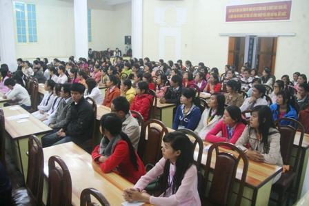 Trao học bổng cho 122 SV nghèo vượt khó