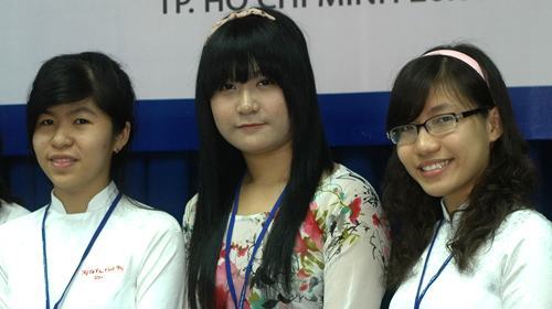 Trao học bổng cho 42 SV xuất sắc