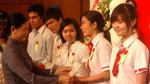 Trao học bổng cho sinh viên Trà Vinh tại TP.HCM