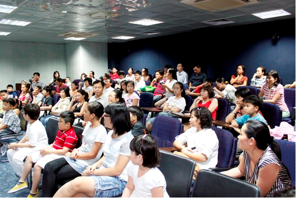 Trao học bổng tiếng Anh AMA TEST trong niềm hân hoan và phấn khởi