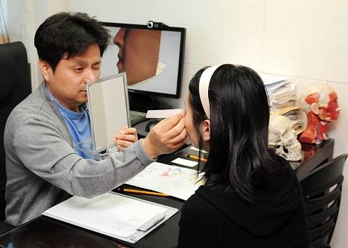 Trào lưu phẫu thuật thẩm mỹ sau thi đại học ở Hàn Quốc