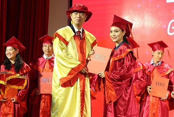Trường ĐH Quốc tế Hồng Bàng: Trao bằng tốt nghiệp cho hơn 1.500 tân khoa