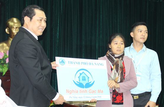 Trao tặng căn hộ cho gia đình liệt sĩ Trường Sa