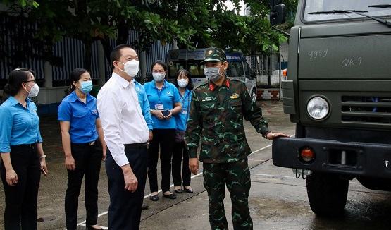 “Chuyến xe yêu thương” đến với ngành giáo dục TP.HCM