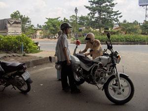 Trật tự an toàn giao thông chuyển biến tích cực