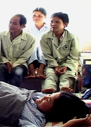 Người dân ở xã Ba Điền, huyện miền núi Ba Tơ mắc bệnh tổn thương da