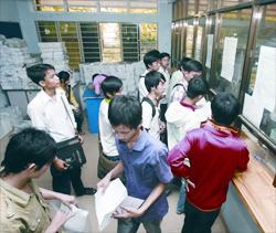 Trên 60% thí sinh làm thủ tục thi CĐ