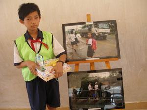 Triển lãm ảnh của học sinh về an toàn giao thông