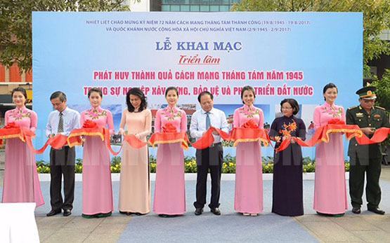 TP.HCM: Khai mạc triển lãm ảnh kỷ niệm Quốc khánh 2- 9