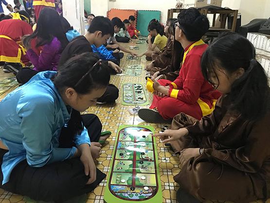 Hơn 300 thiếu nhi hào hứng với trò chơi dân gian