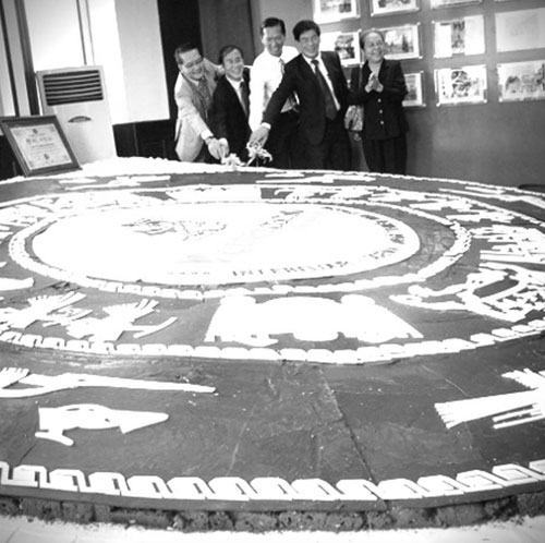 Trưng bày chiếc bánh chocolate đạt kỷ lục Guinness Việt Nam