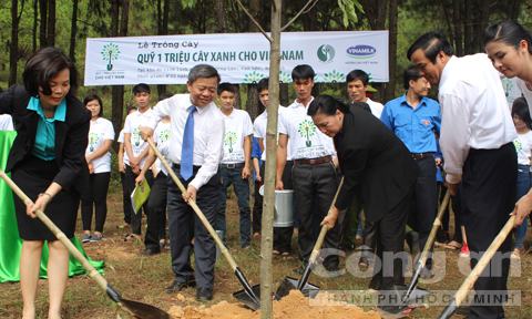 Hơn 5.600 cây xanh được trồng tại Khu Di tích lịch sử Ngã Ba Đồng Lộc