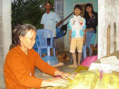 Trong tượng thạch cao có hài cốt em tôi!