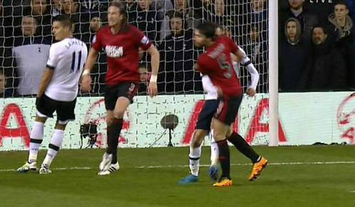 Trụ cột Tottenham bị treo giò đến hết mùa