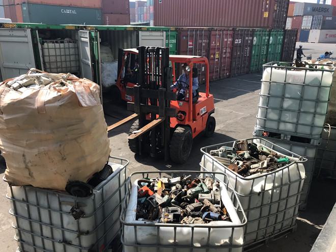 Phế thải độc hại được nhập lậu về cảng Cát Lái (TP.HCM) trong năm qua	 /// Ảnh: Ng.Nga