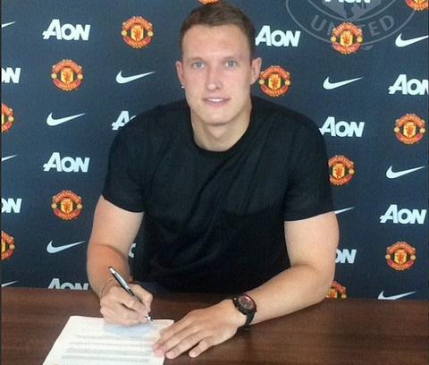 Trung vệ Phil Jones CHÍNH THỨC gia hạn hợp đồng với Man Utd
