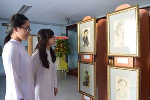 Hình ảnh phụ nữ qua tranh ký họa kháng chiến