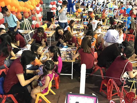 “Chia sẻ yêu thương, rước đèn tháng 8”