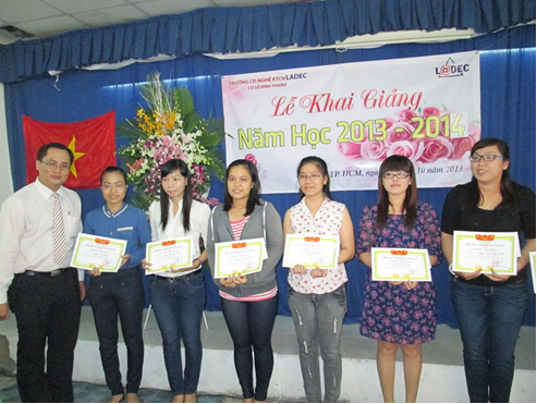 Trường CĐ Nghề Kĩ thuật Công nghệ Ladec khai giảng năm học mới