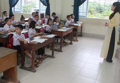 Trường chuẩn quốc gia không đủ học sinh