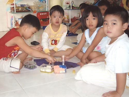 Trường chuyên biệt: Khó tứ bề