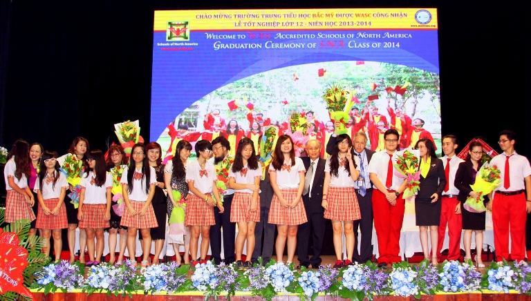 Trường đầu tiên & duy nhất được WASC công nhận 2 Chương trình