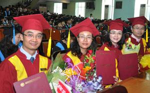 Trường ĐH Kinh tế TP.HCM: Trao bằng cho trên 1.400 tân thạc sĩ và tiến sĩ