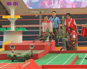 Trường ĐH Lạc Hồng vô địch Robocon 2012