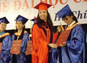 Trường ĐH Ngân hàng TP.HCM: 35 năm hình thành và phát triển