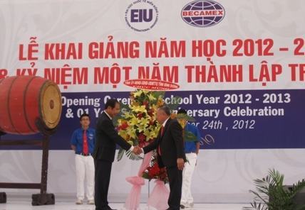 Trường ĐH Quốc tế Miền Đông khai giảng năm học 2012 – 2013
