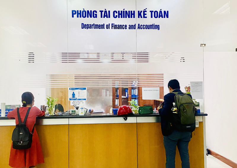 Trường ĐH tại TP.HCM dự kiến cho sinh viên đã tiêm vắc xin được học trực tiếp - ảnh 1