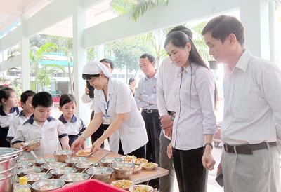 Trường học nâng cao sức khỏe – Thiếu “chất” nên khó “khỏe”!