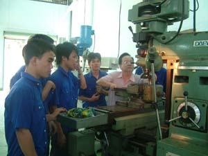 Trường nghề: Tuyển HSSV khó, giữ càng khó