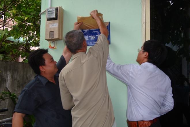 Trường TC Ánh sáng tặng nhà tình thương