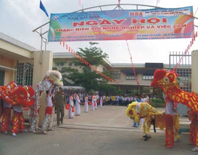 Trường TC Kỹ thuật và nghiệp vụ Nam Sài Gòn: Ngày hội thanh niên với nghề nghiệp và việc làm lần V năm 2010