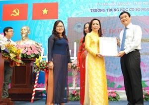 Trường THCS Nguyễn Du (Q.1): Nhận giấy chứng nhận kiểm định chất lượng giáo dục