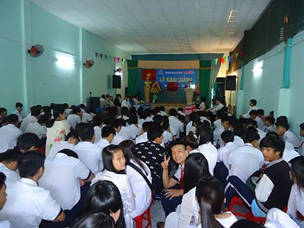 Trường THCS – THPT Lạc Hồng: Nô nức ngày tựu trường